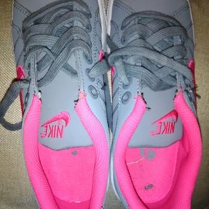 Nike ladies tennis shoes